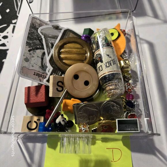 My Pretties Curio Box – A Bewitching Collection of Oddities & Charms Lot D - Picture 1 of 7